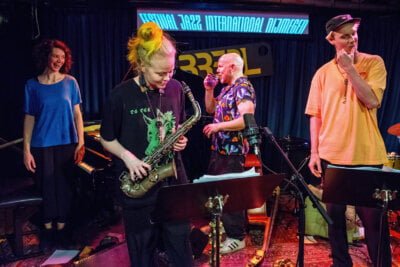 Ingebrigt Håker Flaten tijdens Festival Jazz International Nijmegen 2023