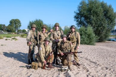 Tentenkamp Waal Crossing