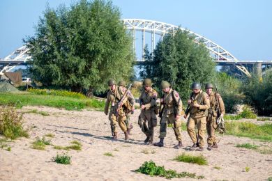 Tentenkamp Waal Crossing