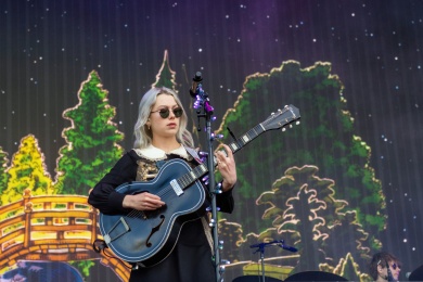 Down the Rabbit Hole _ Zondag 3 juli 2022 Phoebe Bridges