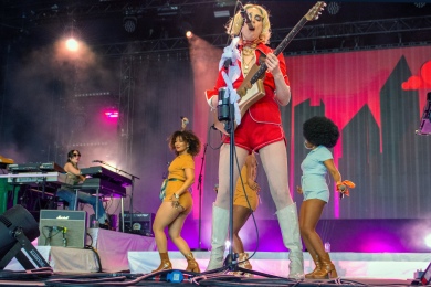 Down the Rabbit Hole _ Zondag 3 juli 2022 | St Vincent