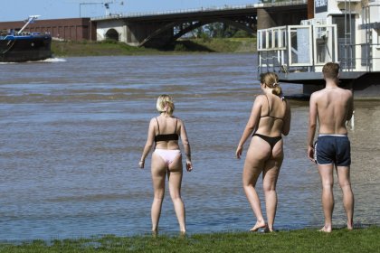 Hoog water in de zomer bij Nijmegen