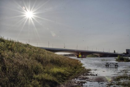Hoog water in de zomer bij Nijmegen