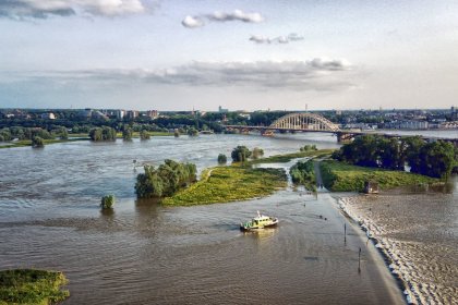 Hoog water in de zomer bij Nijmegen