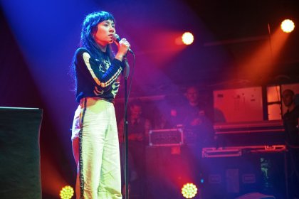 Mensen Zeggen Dingen in Doornroosje Nijmegen 2023 - Vieze Meisje