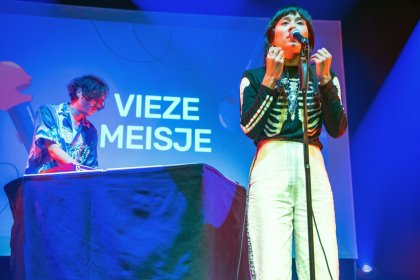 Mensen Zeggen Dingen in Doornroosje Nijmegen 2023 - Vieze Meisje