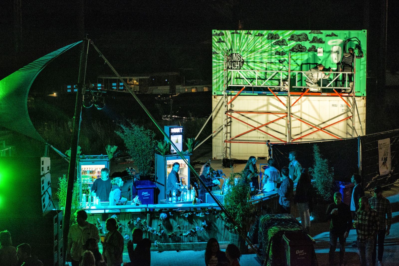 Joost van Bellen met Naaistreek op de Waalkade