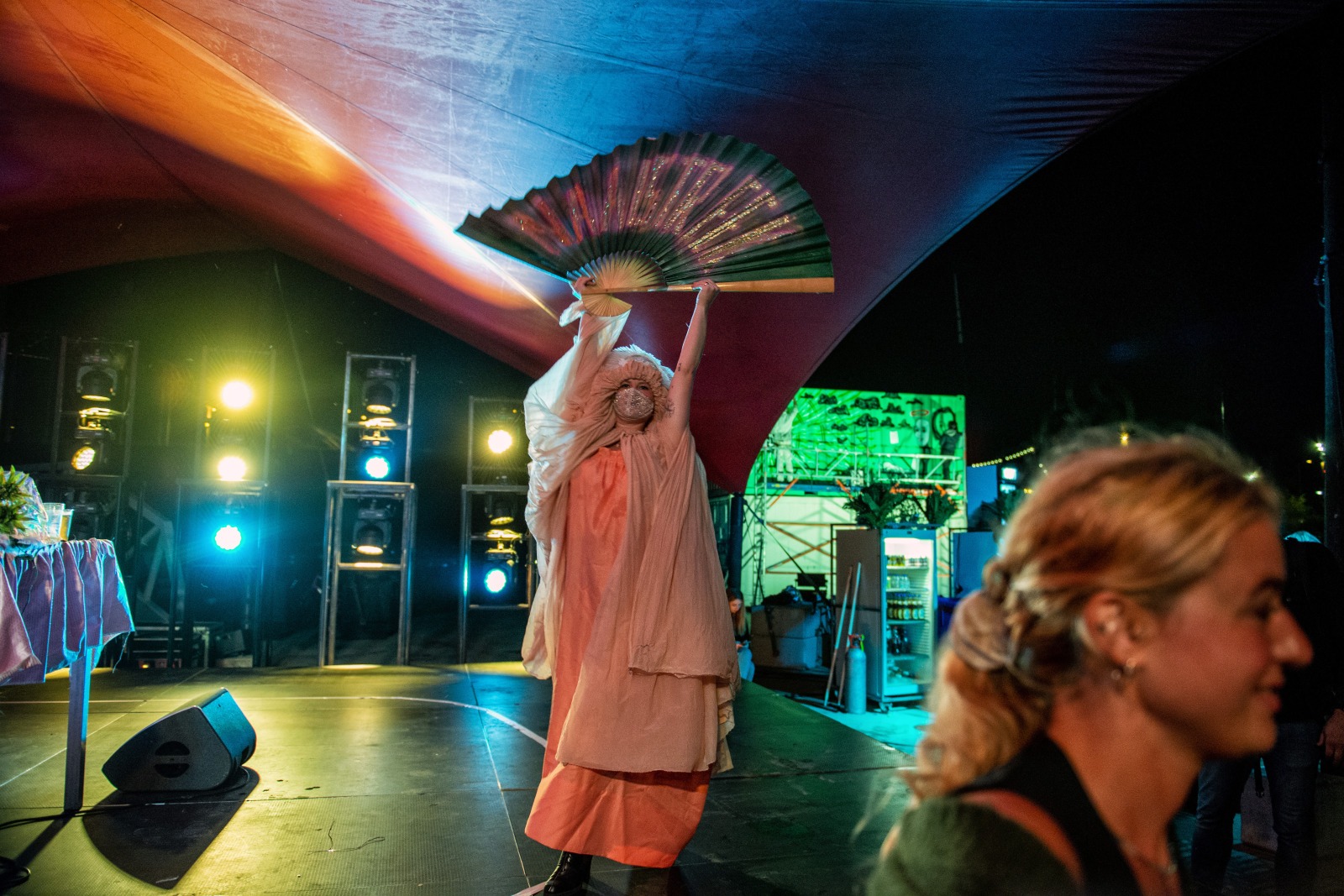 Joost van Bellen met Naaistreek op de Waalkade