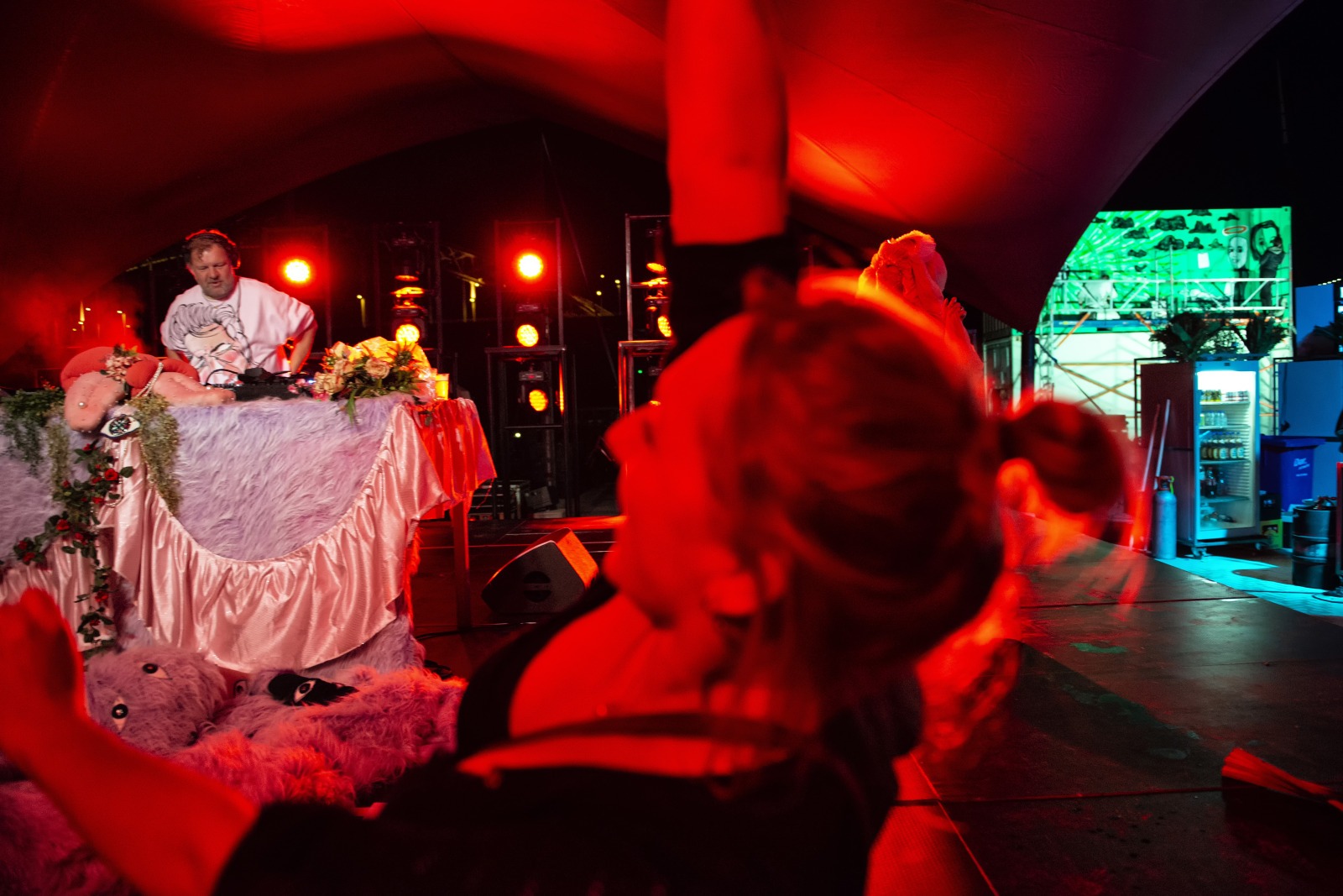 Joost van Bellen met Naaistreek op de Waalkade