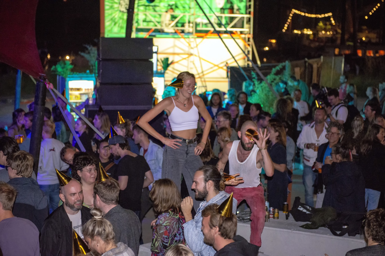 Joost van Bellen met Naaistreek op de Waalkade