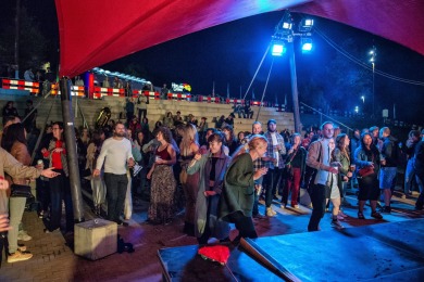 Joost van Bellen met Naaistreek op de Waalkade