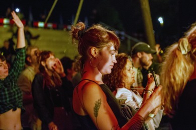 Joost van Bellen met Naaistreek op de Waalkade