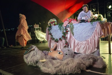 Joost van Bellen met Naaistreek op de Waalkade