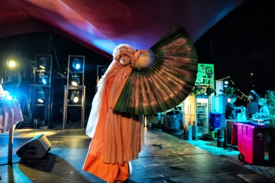 Joost van Bellen met Naaistreek op de Waalkade