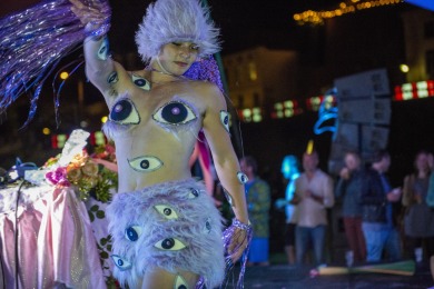 Joost van Bellen met Naaistreek op de Waalkade