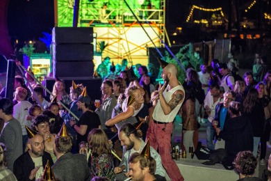 Joost van Bellen met Naaistreek op de Waalkade