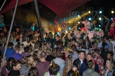 Joost van Bellen met Naaistreek op de Waalkade