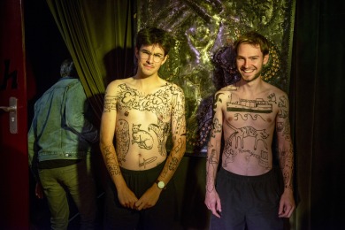 Op ruwe planken Snoerkat en Roomijs in de Zeester