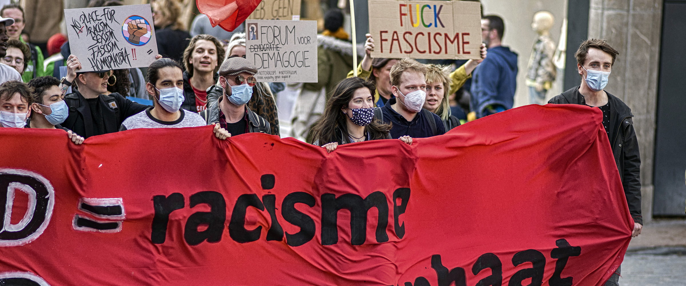 Demonstratie geen racism en fascisme in de raad in Nijmegen